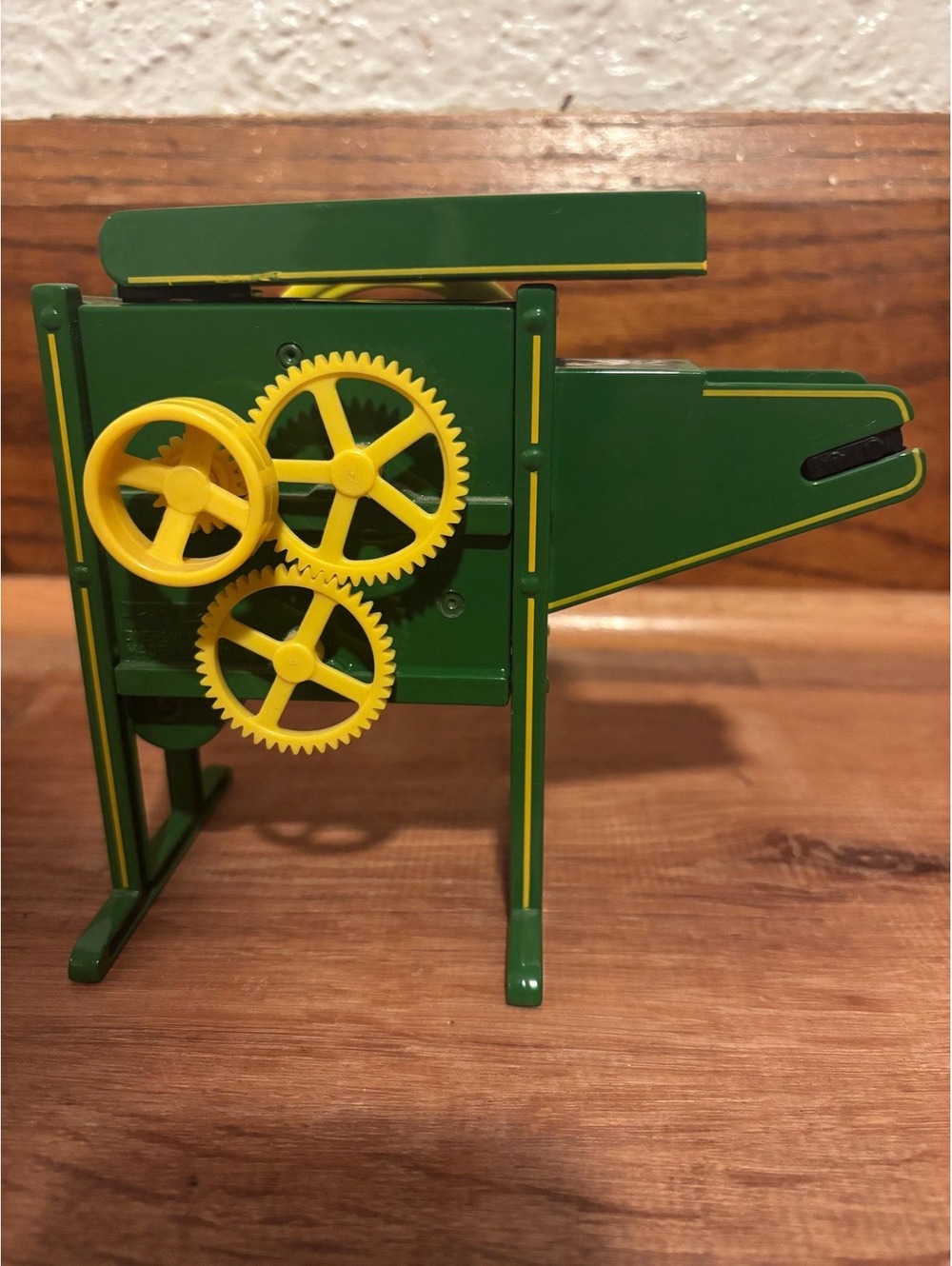 John Deere Corn Sheller manufactured by Ertl.Diecast 2114D1 1:16 Excellent